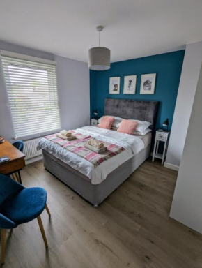 Cosy guest room in a family home with FREE parking